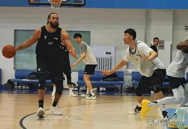半岛体育APP-北京队史最“轻松”顶薪：范子铭无缘主场生死战 季后赛至今0出场